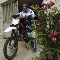 عکس های نورا نراقی زن موتورسوار ایرانی