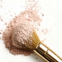 روی ضدآفتاب پنکک بزنیم یا نه؟